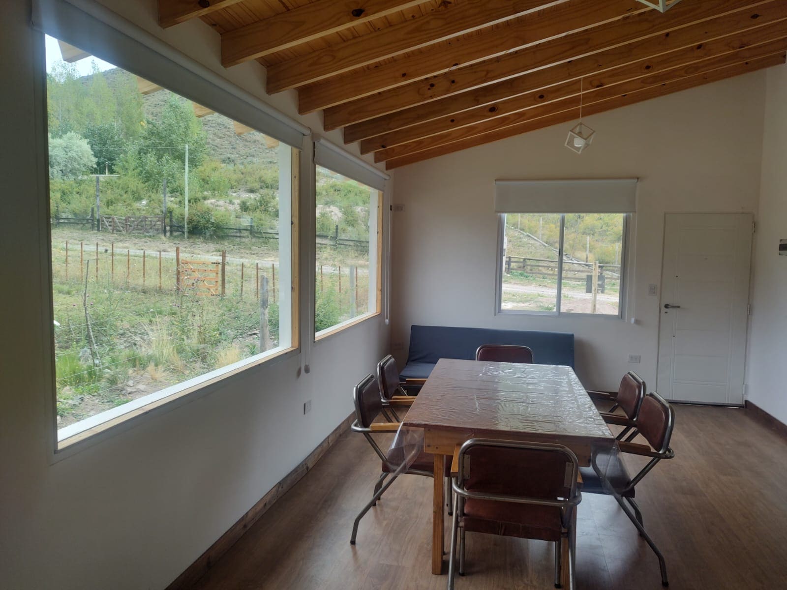 Casa, hermosa vista, montañas, jardín, oportunidad, inversión 