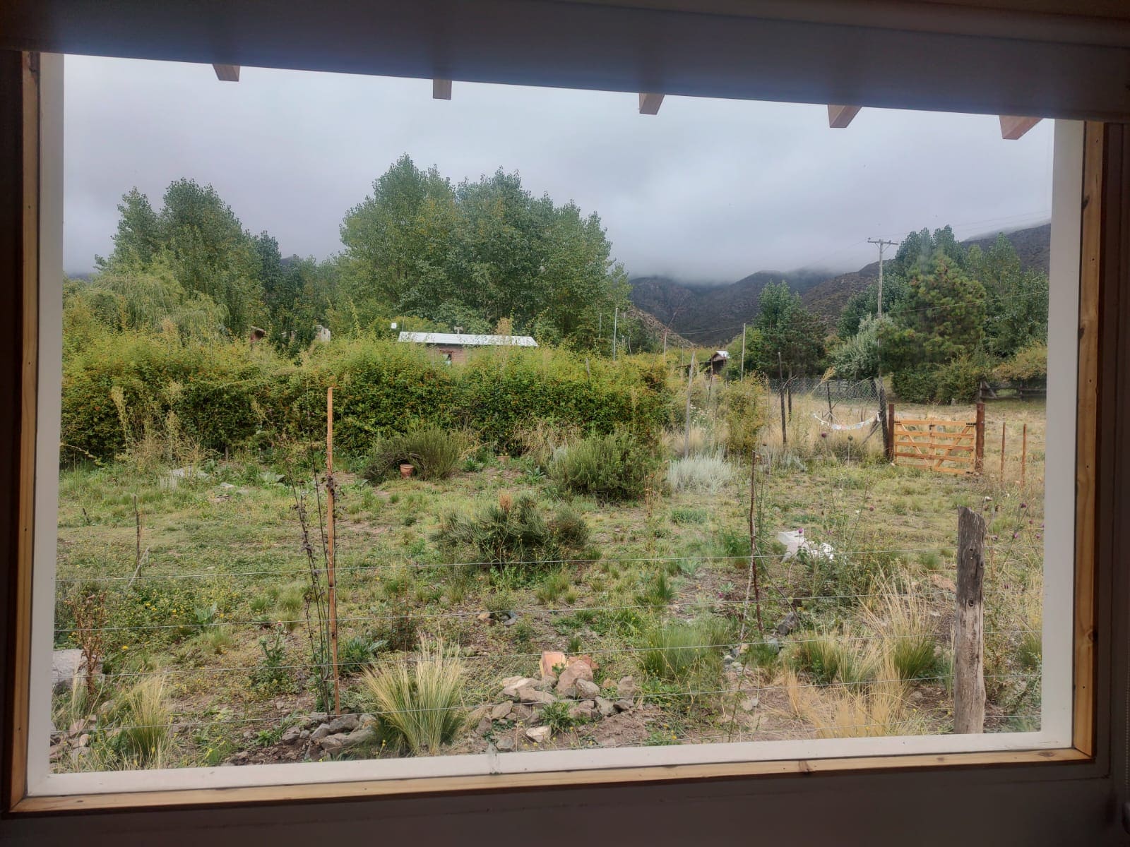 Casa, hermosa vista, montañas, jardín, oportunidad, inversión 