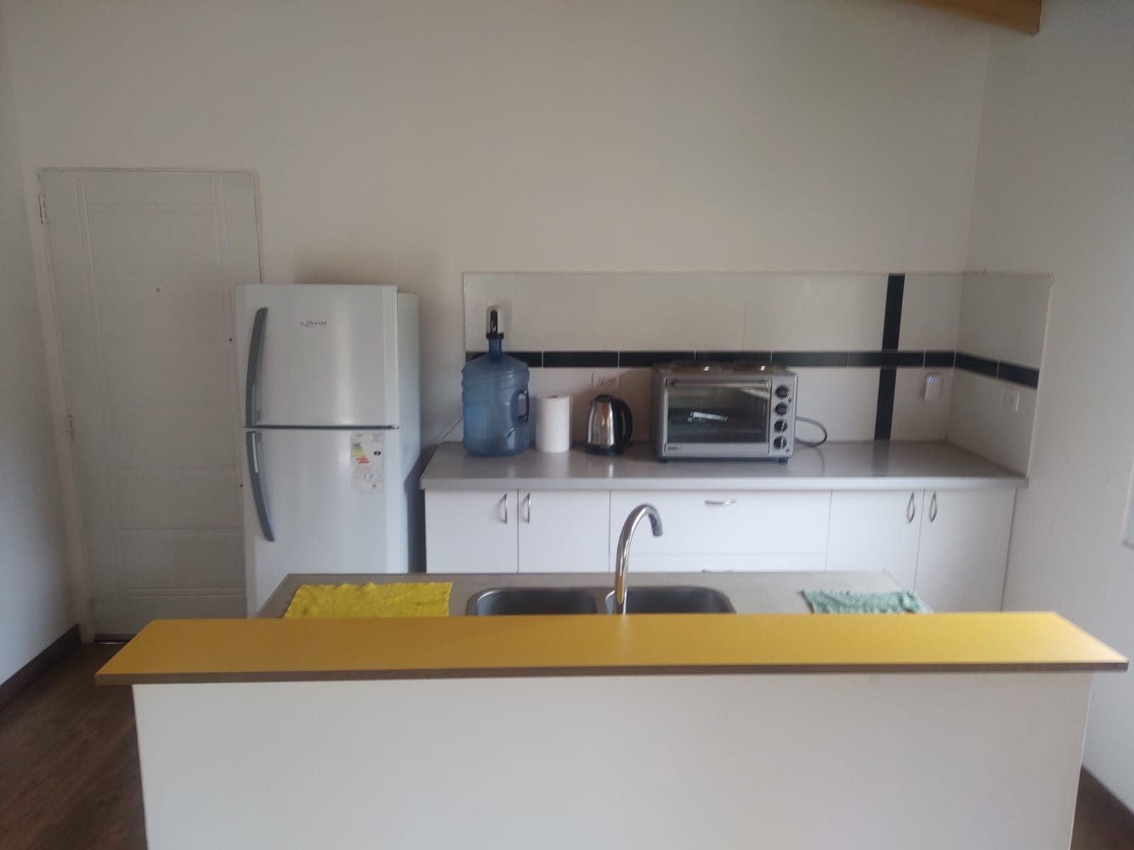 Casa, hermosa vista, montañas, jardín, oportunidad, inversión 