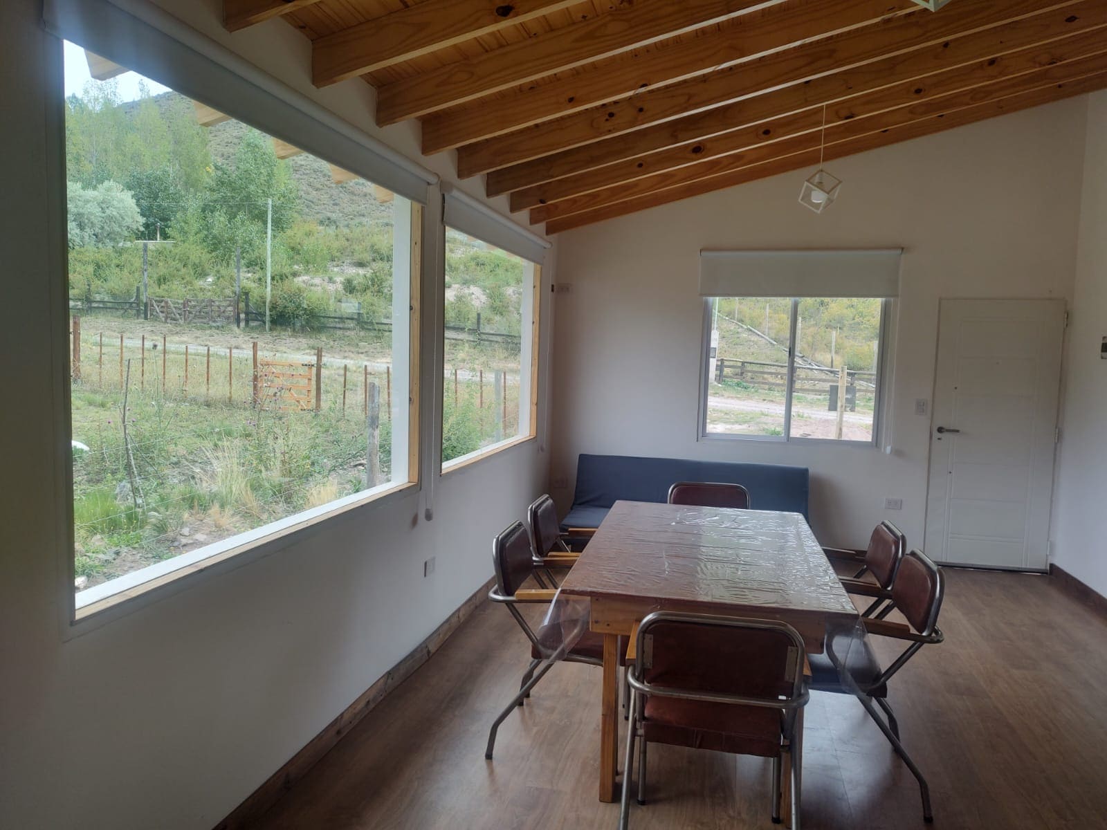 Casa, hermosa vista, montañas, jardín, oportunidad, inversión 