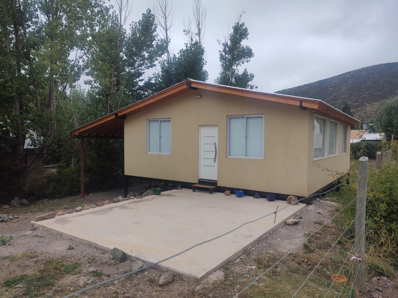 Casa, hermosa vista, montañas, jardín, oportunidad, inversión 