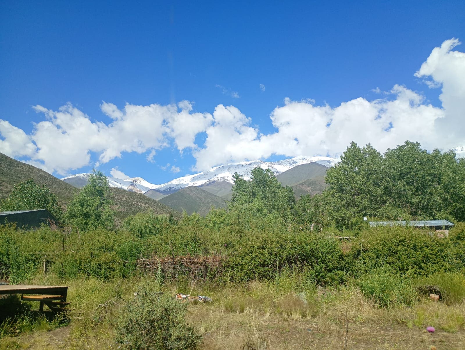 Casa, hermosa vista, montañas, jardín, oportunidad, inversión 