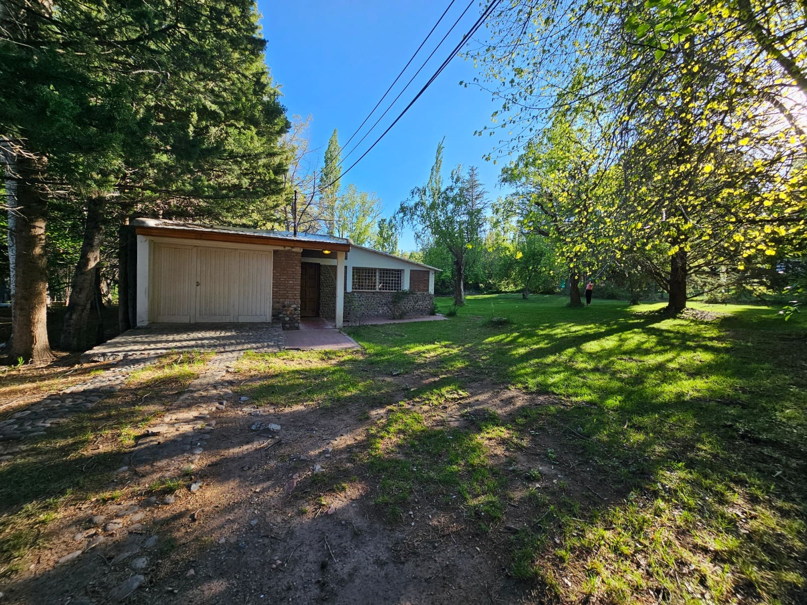 Casa. El Salto. Potrerillos. inmobiliaria. jardín. inversión 