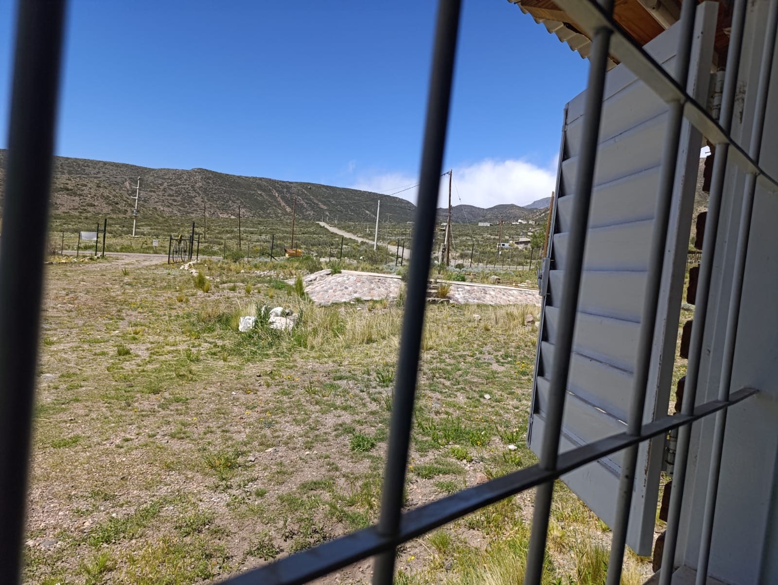 casa, amplio terreno, vistas, montañas, asfalto, inversión, pileta, terraza