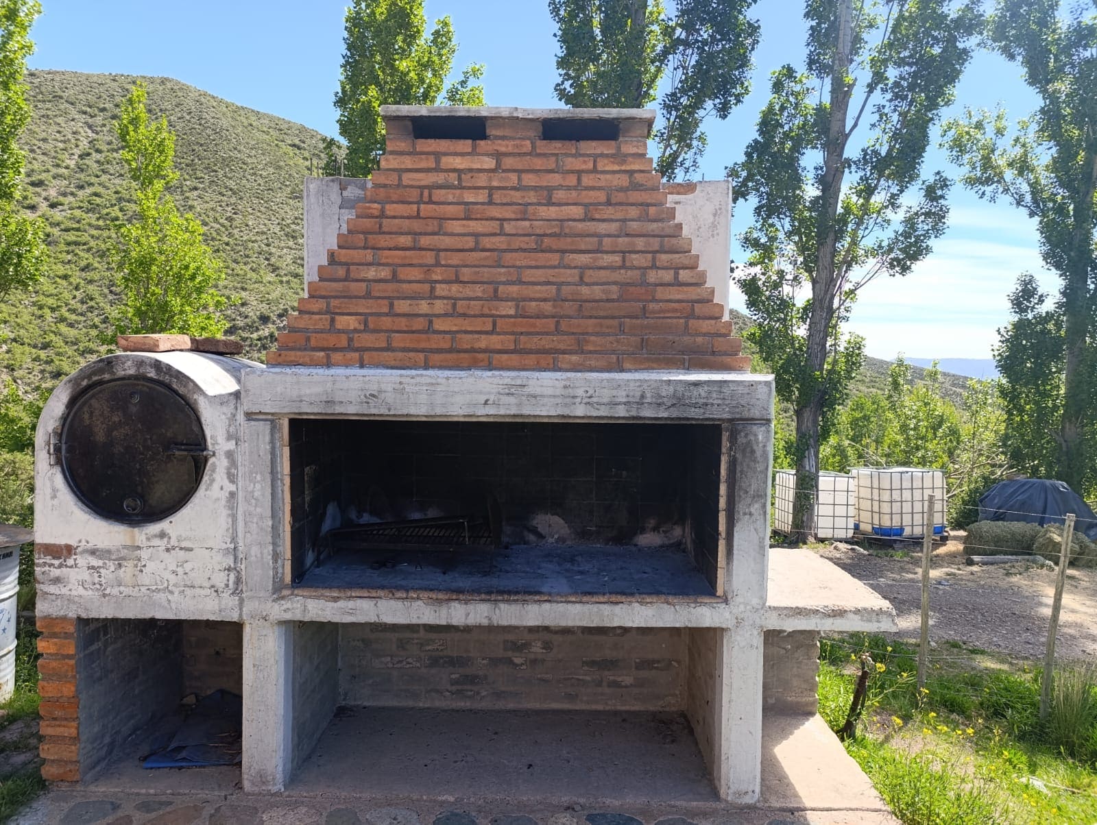 casa, amplio terreno, vistas, montañas, asfalto, inversión, pileta, terraza