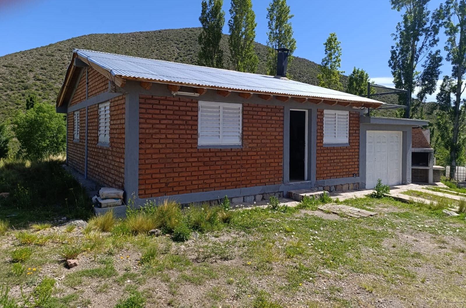 casa, amplio terreno, vistas, montañas, asfalto, inversión, pileta, terraza