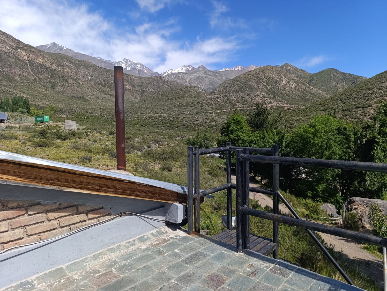 casa, amplio terreno, vistas, montañas, asfalto, inversión, pileta, terraza